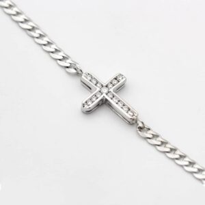 Chaine en argent avec pendentif en croix